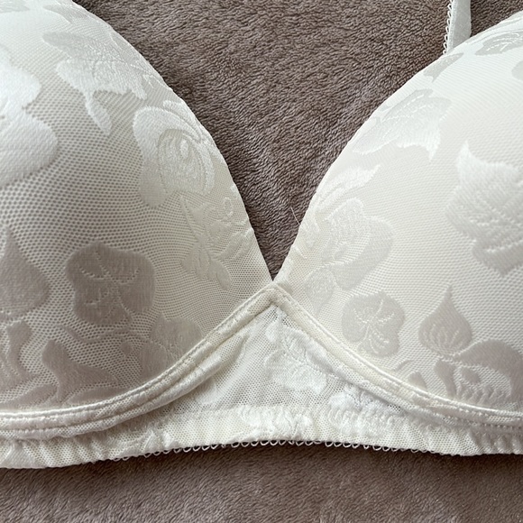 Wacoal Awareness Contour Wireless Bra 856167, Size 38B - Picture 4 of 16